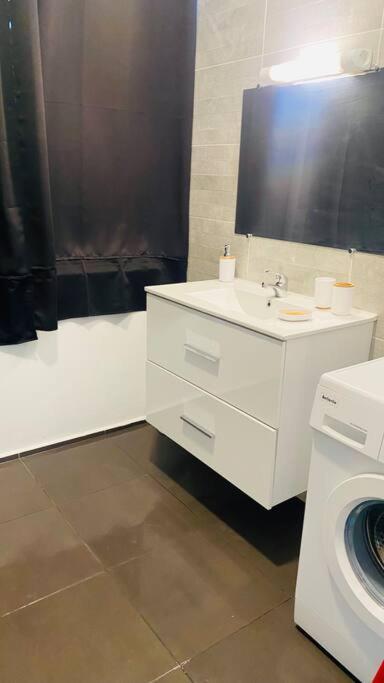 Urban Zen Appart Spacieux Studio Atypique Avec Bain A Remous Proche De Tout Pointe-a-Pitre  Ngoại thất bức ảnh