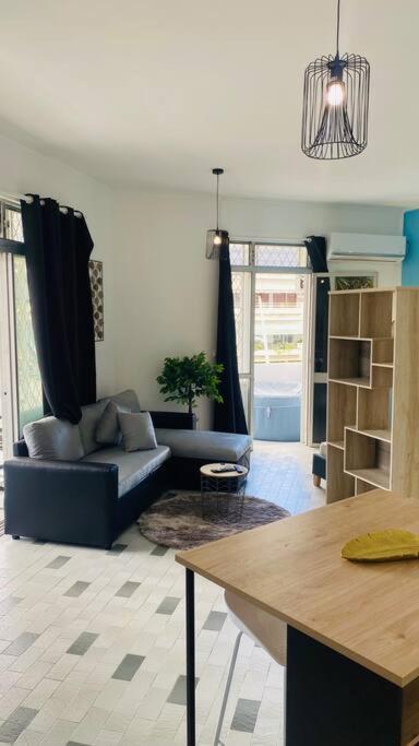 Urban Zen Appart Spacieux Studio Atypique Avec Bain A Remous Proche De Tout Pointe-a-Pitre  Ngoại thất bức ảnh