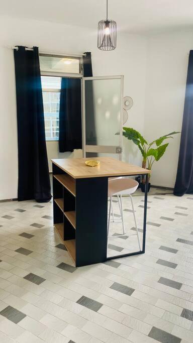 Urban Zen Appart Spacieux Studio Atypique Avec Bain A Remous Proche De Tout Pointe-a-Pitre  Ngoại thất bức ảnh