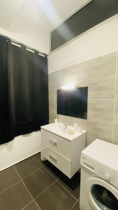 Urban Zen Appart Spacieux Studio Atypique Avec Bain A Remous Proche De Tout Pointe-a-Pitre  Ngoại thất bức ảnh